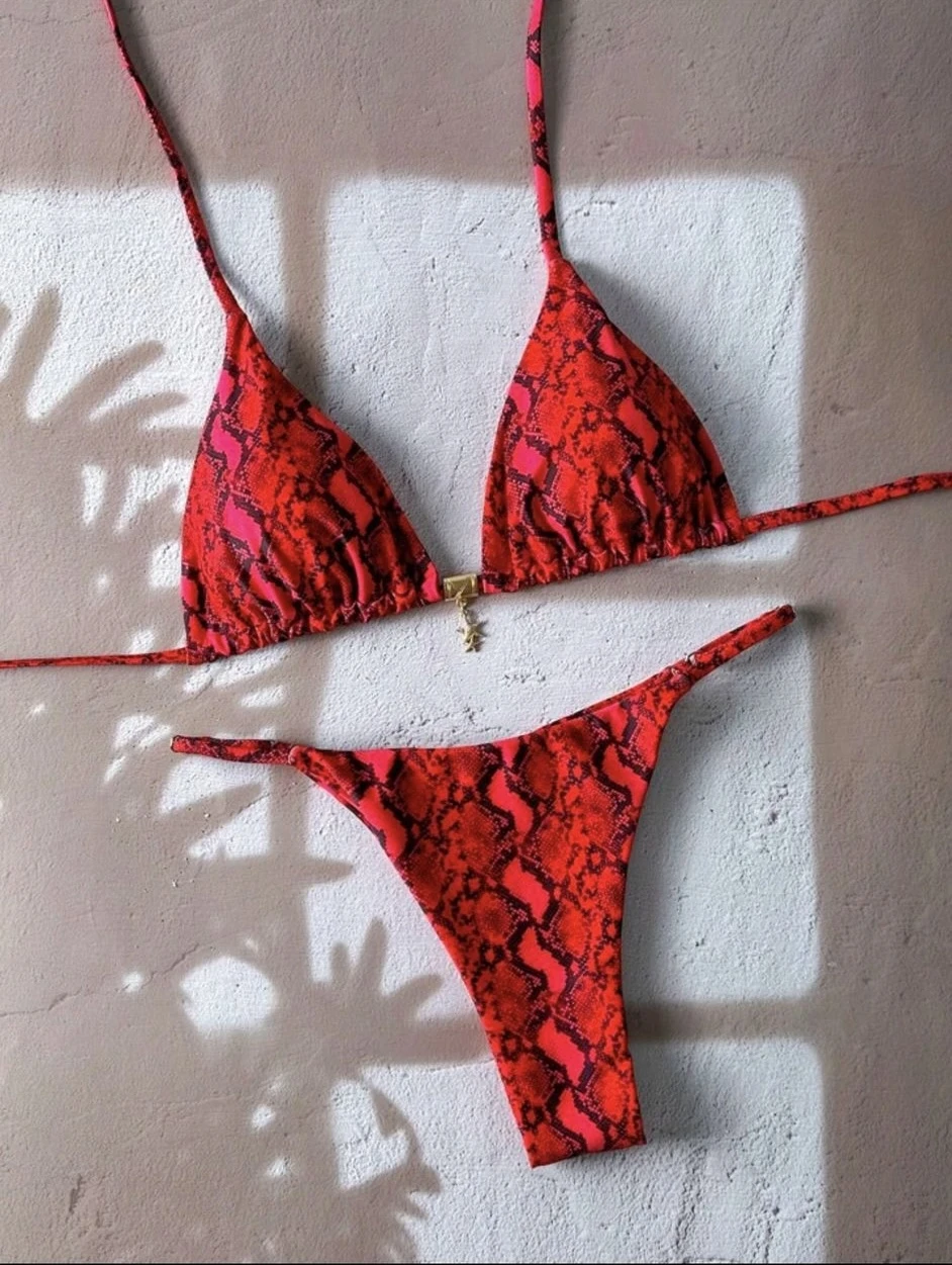Bikini Rojo's foto | Oxxo Store Havana |  BizneCubano